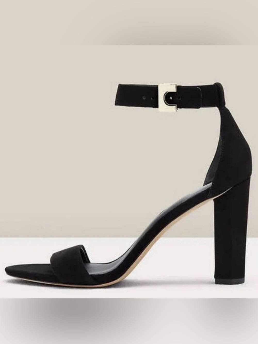 EUC Diane Von Furstenburg Chainlink Leather Sandals in Black Suede size US 7.5